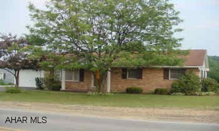 Beautiful Cozy 3 Bedroom, 1 Bath Ranch -- EXCELLENT CONDITION ! MUST REMOVE SHOES AT FRONT DOOR BEFORE SHOWIING DUE TO NEW LIGHT TAN CARPET!