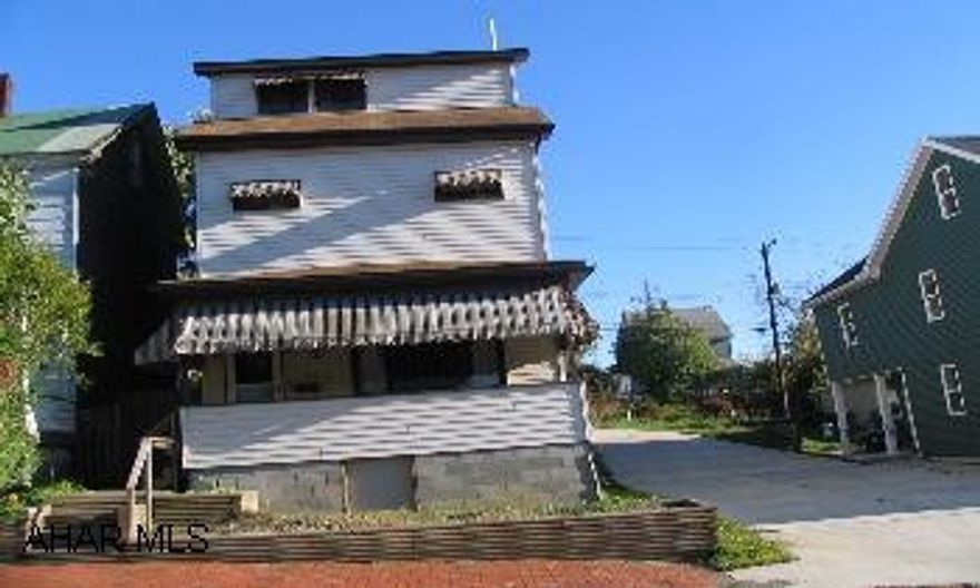 First Time Homebuyer!!  Home ready for you to move in!!  Must see inside!  Living room, formal dining room, large kitchen with tons of cabinets, 2 Bedrooms, 2nd floor, 3rd floor Master Bedroom with 1/2 bath, enclosed back porch with all windows, nice yard First Time Homebuyer!!  Home ready for you to move in!!  Must see inside!  Living room, formal dining room, large kitchen with tons of cabinets, 2 Bedrooms, 2nd floor, 3rd floor Master Bedroom with 1/2 bath, enclosed back porch with all windows, nice yard with off street parking.  Altoona School District - Wright Elementary.