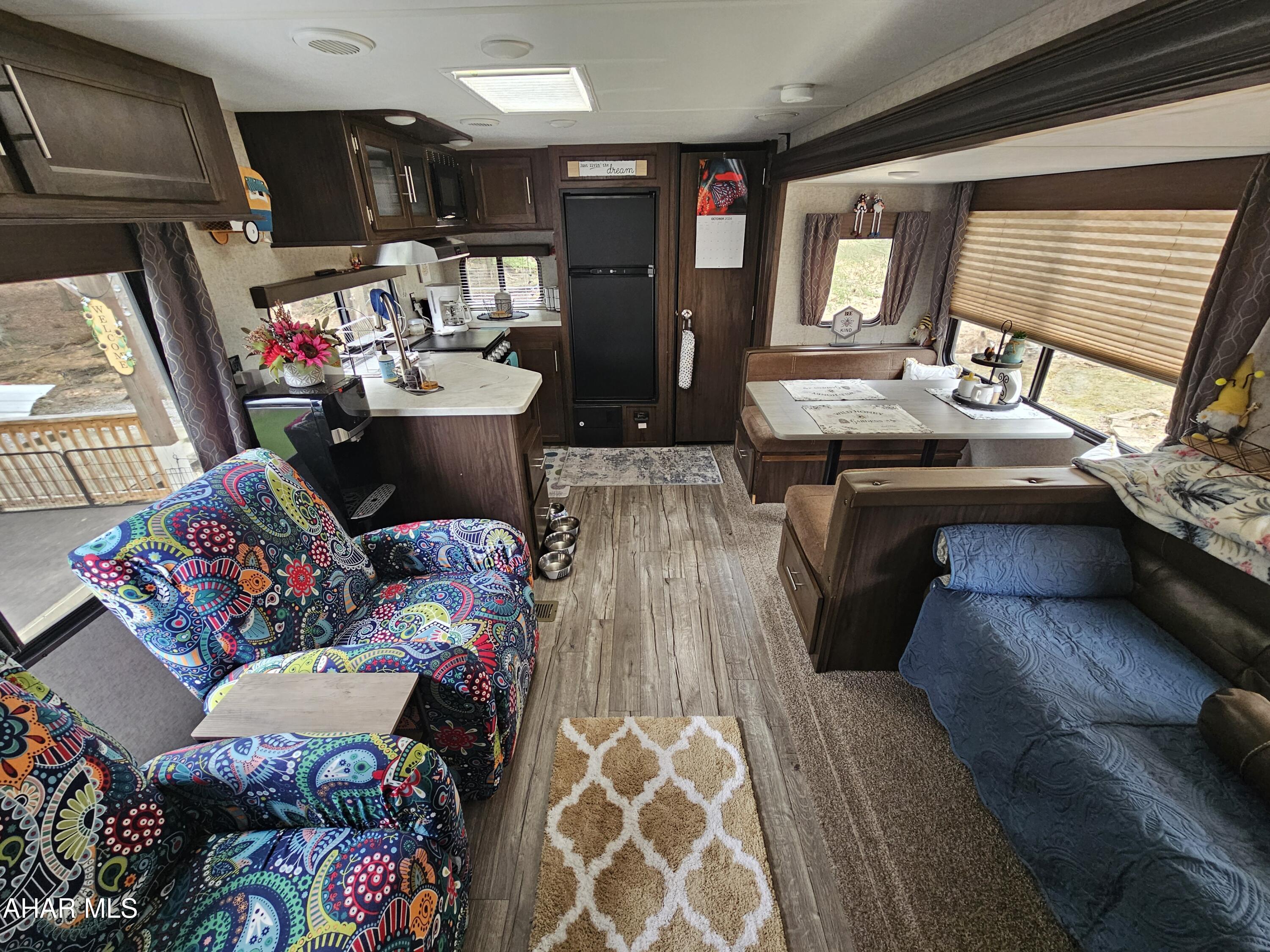 Glendale Yearound - Residential