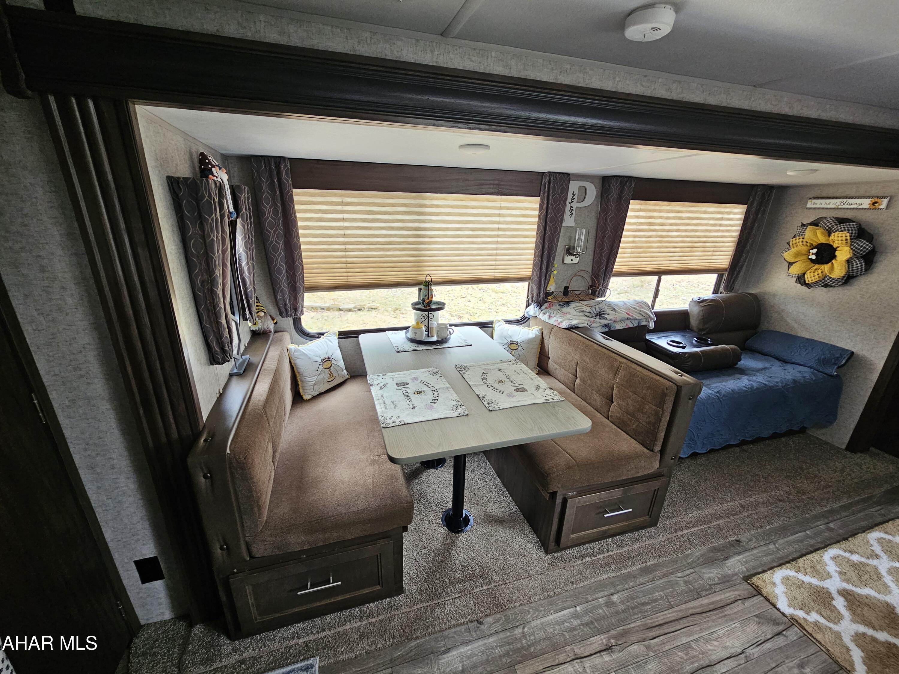 Glendale Yearound - Residential