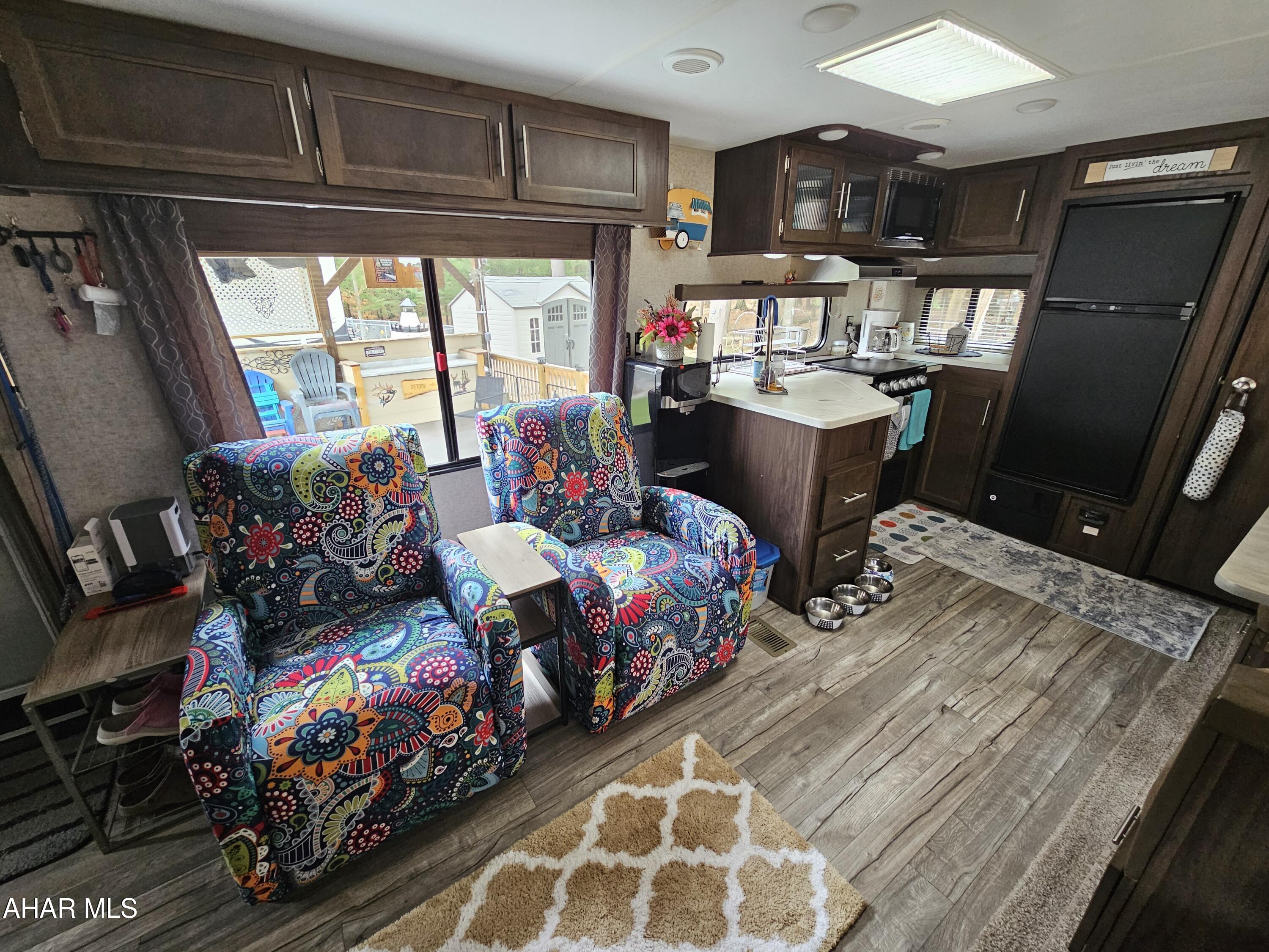 Glendale Yearound - Residential