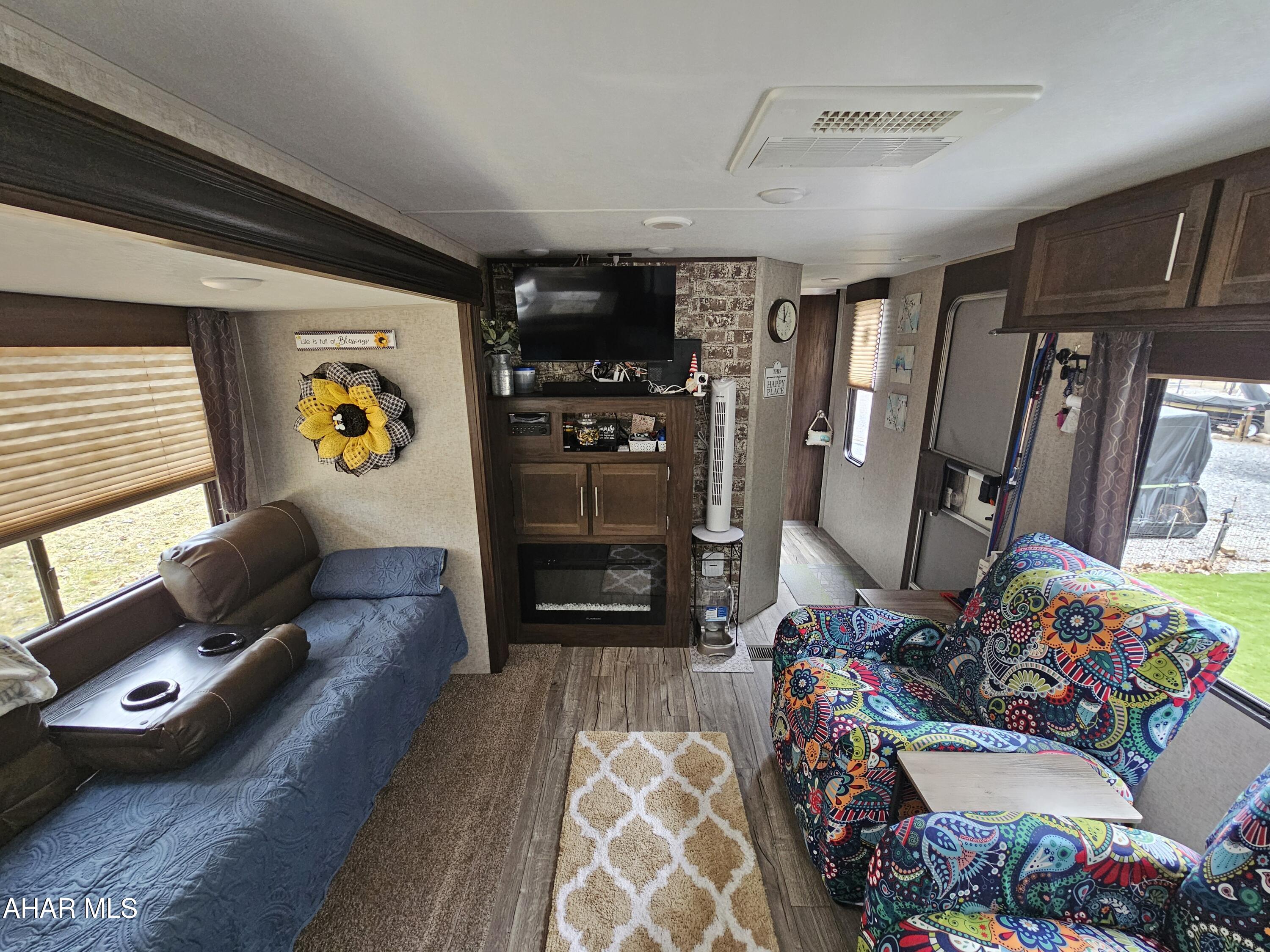 Glendale Yearound - Residential