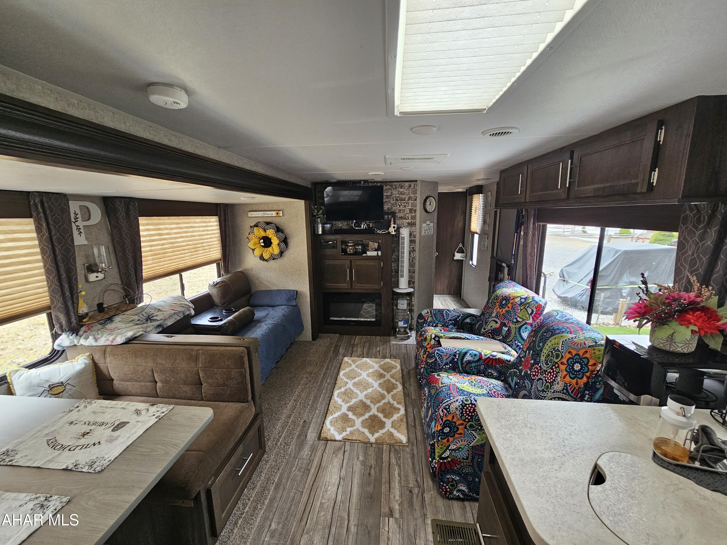 Glendale Yearound - Residential