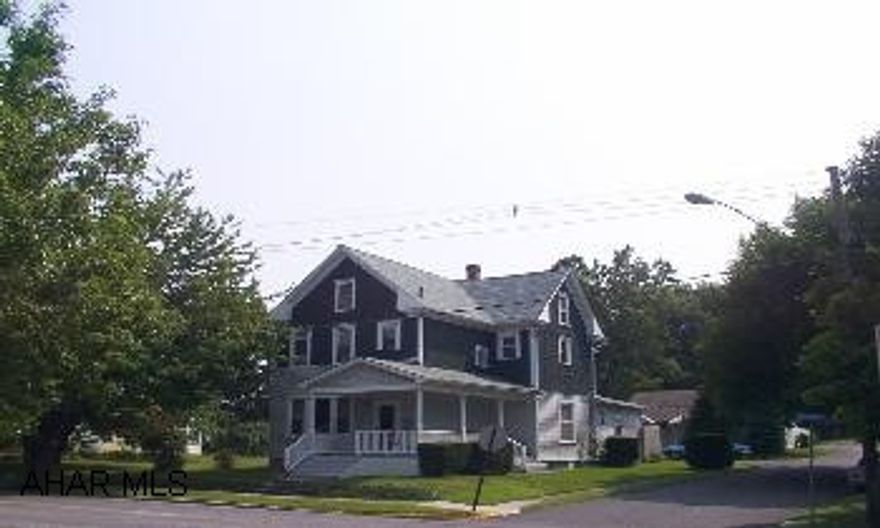 Sharp duplex in great neighborhood.  New siding, windows, roof and 200 amp electric service.  Could easily be single family.  Nice garage with workshop.  Need notice for renters. Sharp duplex in great neighborhood.  New siding, windows, roof, and 200 amp electric service.  Could easily be single family.  Nice garage with workshop.  Need notice for renters.