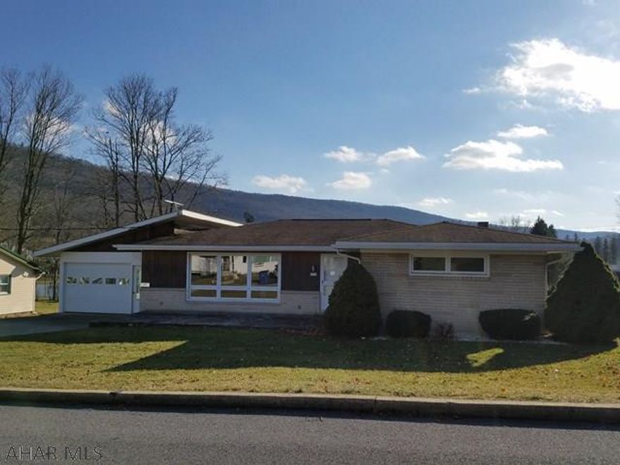 Great in town location. Home has been totally gutted and needs to be finished. the electric is run in the studs no dry wall , no kitchen or baths. the heating system is geo thermal. Great rehab project.