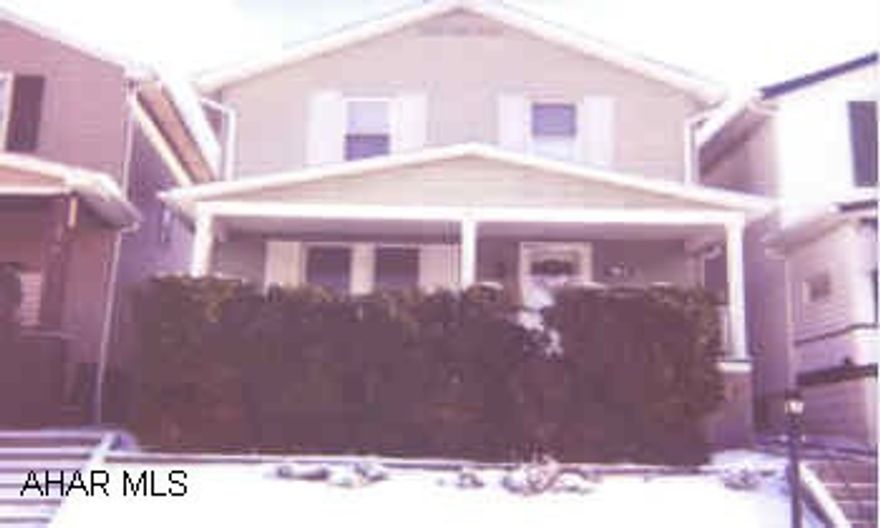 Well maintained Fairview Home!