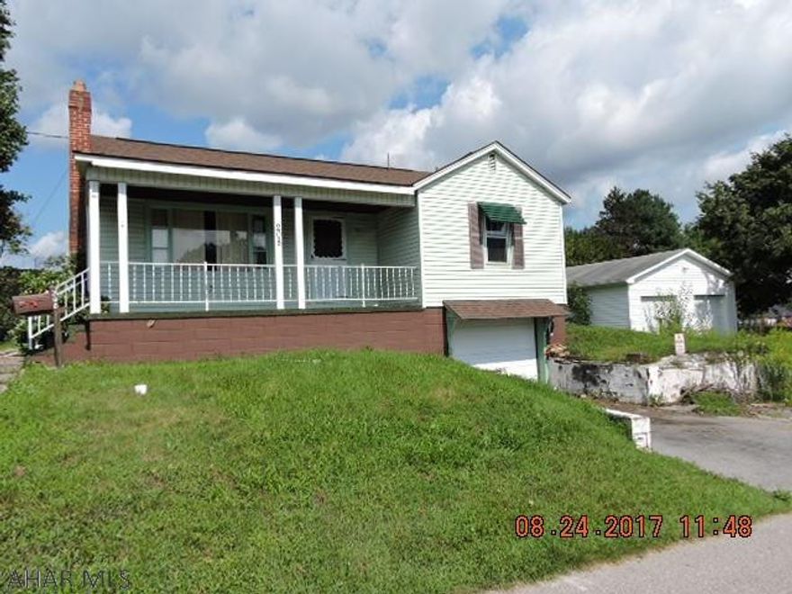 Tons of potential with this sweet ranch on a dead end street.  Needs brought into the new millennium, but has a newer furnace.  Full basement with a 1 car integral garage.  A good winter project for the handy man.