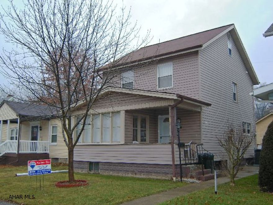 Well cared for 3 bedroom in Fairview. Hardwood in Dining Room. Updated Kitchen. Bonus room on 1st floor is great for office space. Central Air, Vinyl Fencing. One car garage and off street parking. Don't wait!