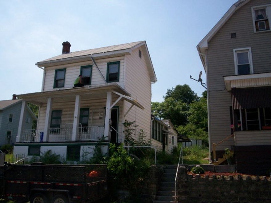 3 bedroom near hospital. Needs a lot of TLC.