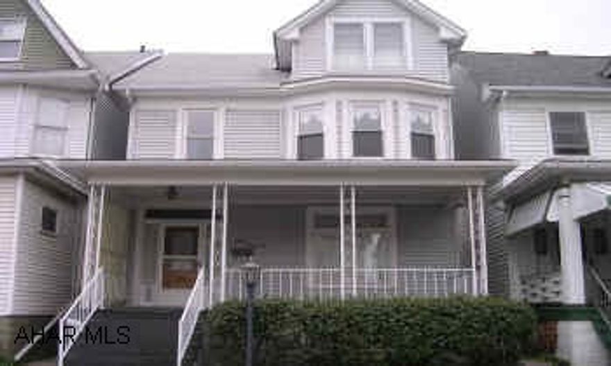 EBNER SCHOOL! WELL MAINTAINED 3 (POSSIBLE 4) BR, 1.25 BATH MAINTENANCE FREE HOME. BRIGHT KITCHEN, SPACIOUS ROOMS. FENCED IN LOT, 2 CAR GARAGE. ATTIC COULD BE BEDROOM. HUGE, WELL MAINTAINED FIELD BEHIND GARAGE. CALL CRYSTAL 946-4343 X164 OR 696-4056.