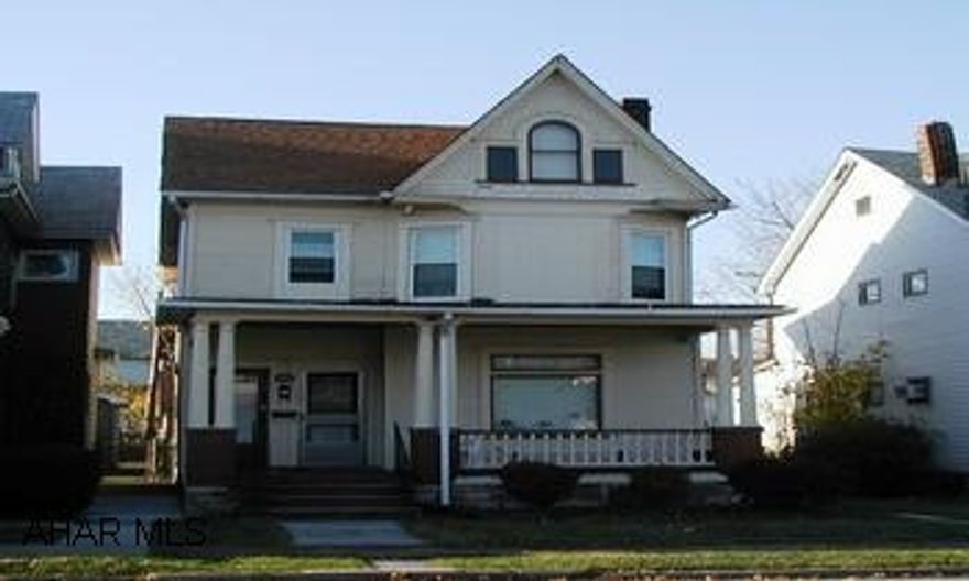 Student Housing - 2 Unti Duplex. Separate utilities.  Potential for Buyer to get prepaid rent at Closing.