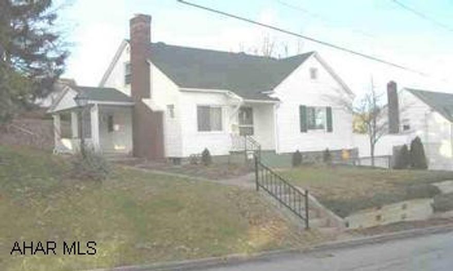 Charming 3BR Cape Cod home with 2 car attached garage Charming 3BR Cape Cod home with 2 car attached garage