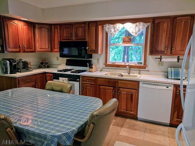 Lakewood Manor - Residential