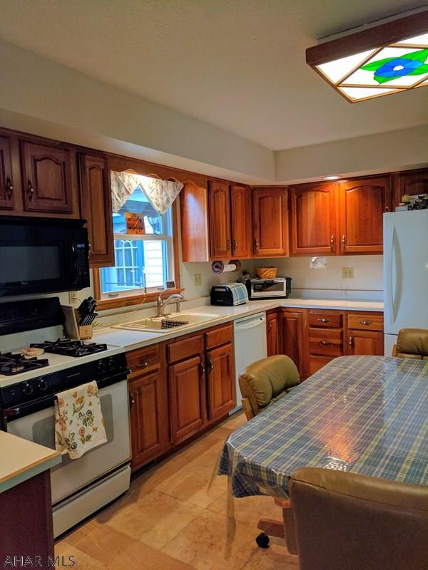 Lakewood Manor - Residential