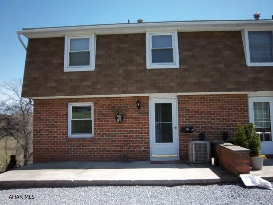 3 bedroom, 1.5 bath townhome in Maple Hollow. Great views & quiet living make this a great starter home or perfect for downsizing. Plenty of parking including an integrated garage that is oversized for your workshop to fit as well.