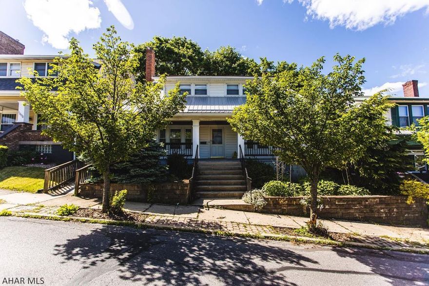 Cozy 3 bedroom 1 bath house with a nice covered porch. Beautiful hardwood floors throughout. Nice size rooms. Large 2 car garage. Newer metal roof.