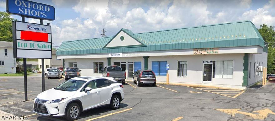 1,700 square feet of retail/office space in the Oxford Shops plaza located beside the former First National Bank in Duncansville. Call listing agent for details and showings.