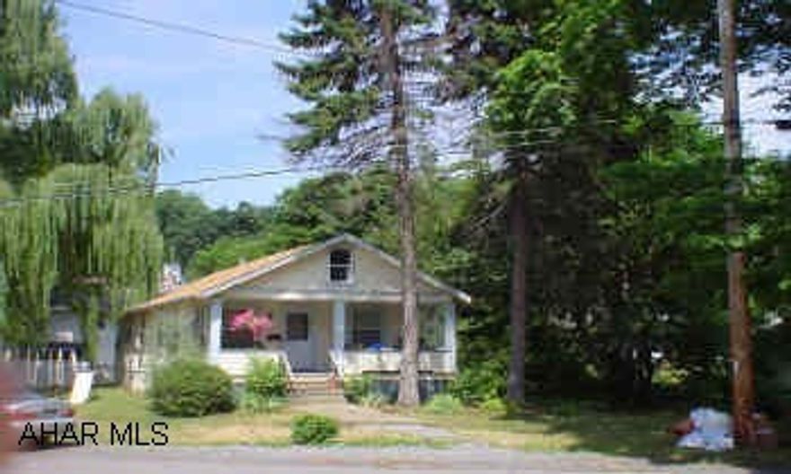 One story, 2 bedroom in Baker school area. Hot water heat, good condition, and quick possession.