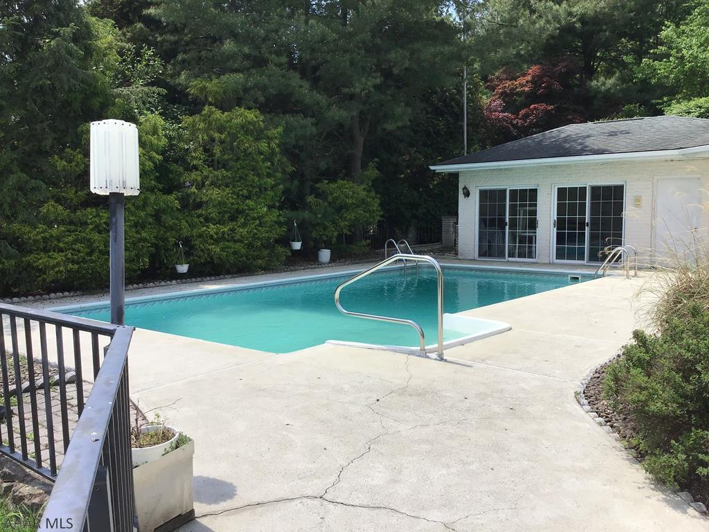 Hickory Hills - Residential