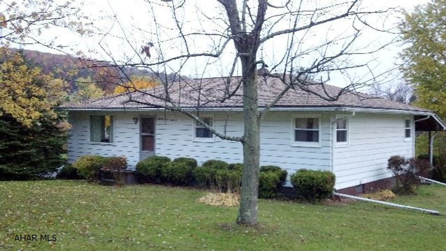 Awesome Neighborhood - Country setting - nice package - huge older well-built Ranch/almost 1/2 acre. Harwood floors throughout except in kitchen and bath, updated windows and roof. Oversized det. 29 x 36 garage, plus integral garage! Needs a little updating, but a super deal for this kind of house in this area for only $114,900.