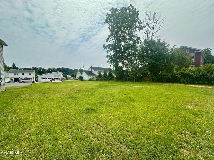 Right in the heart of Everett, this 0.25-acre lot is full of potential! Thinking storefront or  apartments? A charming downtown home? You've got options—and public utilities are already at the lot, making it easy to get started. It's level, buildable, and just steps from everything. Whether you're ready to build your dream or invest in Everett's future, this downtown gem is ready when you are!