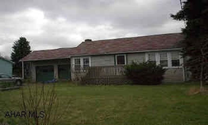 RANCHER WITH NICE LOT & GARAGE. HW FLOORS, SUNROOM, FENCED YARD. EXTENSIVE REPAIRS NEEDED. WWW.REOTRANS.COM. HANDYMAN/CONTRACTOR SPECIAL WITH MUCH WORK NEEDED, BUT MUCH POTENTIAL. CALL DARLA 946-4343 x131. "AS IS."