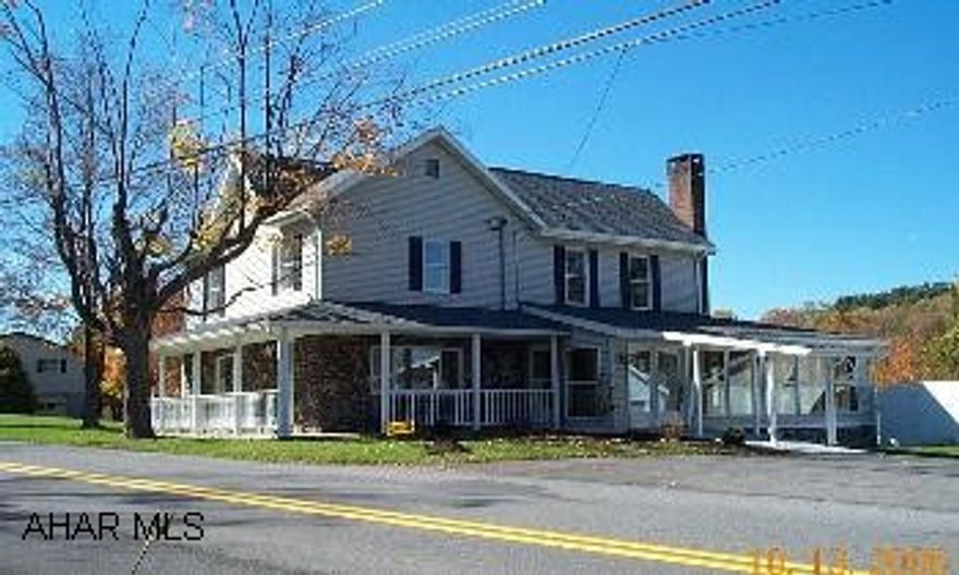 Wraparound, Covered Porch to Pool - Newly remodeled 3BR with Extra Large Garage and 3-car Pole Building with Loft above - .8 acres. Wraparound, Covered Porch to Pool - Newly remodeled 3BR with Extra Large Garage and 3-car Pole Building with Loft above - .8 acres.