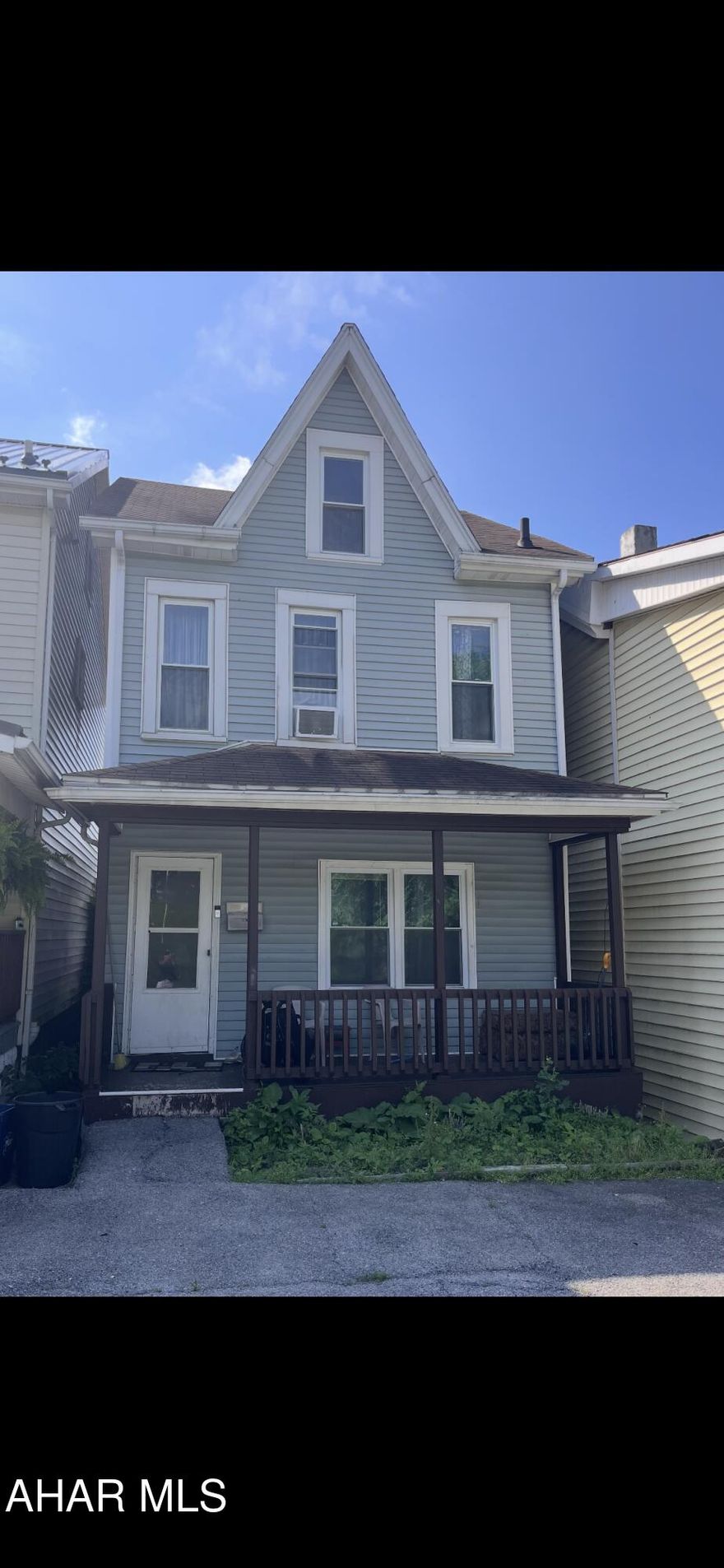 to be sold as a package with ML #'s 77732,77735,77733,77729,77730,77734


$420000.
Rent is 643/mo 
Landlord pays w/s/t