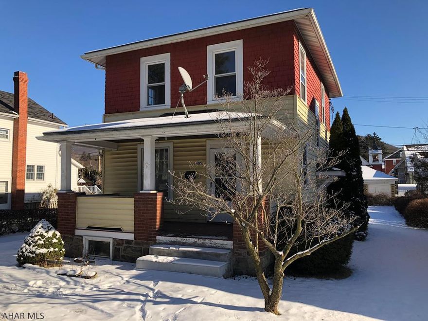 Nice East End area home that sits on 50X120 lot with a detached 2 car garage. This home offers 3 bedrooms with wood floors, main floor with laminate flooring and a bonus room that could be used as a home office or kids play area. The appliances are included. Great location just minutes from shopping, restaurants and I99.