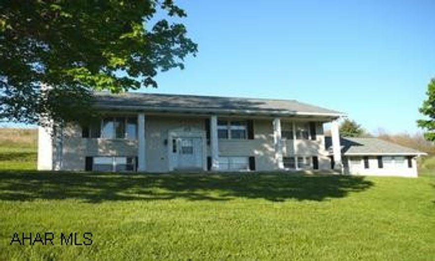 THREE BEDROOM 2.75 BATH BILEVEL WITH ACREAGE. +/- 122 ACRES. TWO CAR GARAGE. GORGEOUS VIEWS. SHARED DRIVEWAY. BUYERS CALL JOHN DAVIDHIZAR FOR QUESTIONS AND YOUR SHOWINGS. THREE BEDROOM 2.75 BATH BILEVEL WITH ACREAGE. +/- 122  ACRES. TWO CAR GARAGE. GORGEOUS VIEWS. SHARED DRIVEWAY. BUYERS CALL JOHN DAVIDHIZAR FOR QUESTIONS AND YOUR SHOWINGS. CO-SOLD BY JOHN DAVIDHIZAR AND JOHN KELLEY COWAN.