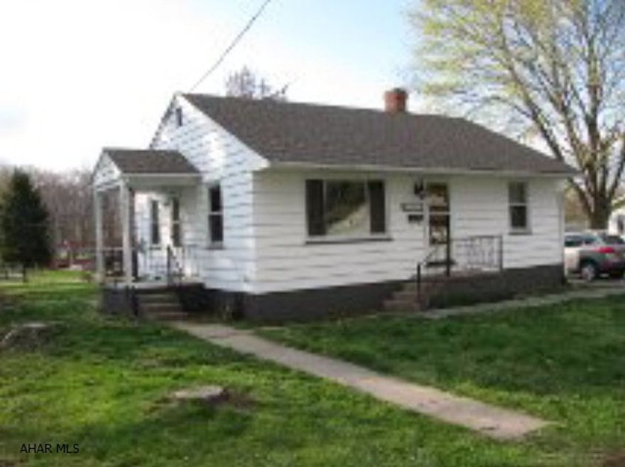 Bellwood ranch offers one story living on a large level lot! LR, EIK, 2 BRs, hardwood floors & updated full bath! New roof, windows, central air, gas forced air furnace & 200 amp electric complete this home!