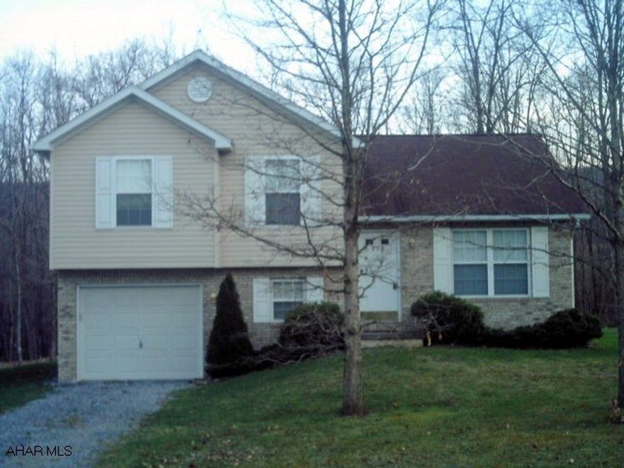 Unbelievable !! Looks like a Spec Home-- like it was built last year!! perfect starter or retirement home . Move in and decorate to your taste. Many possibilities for this home.