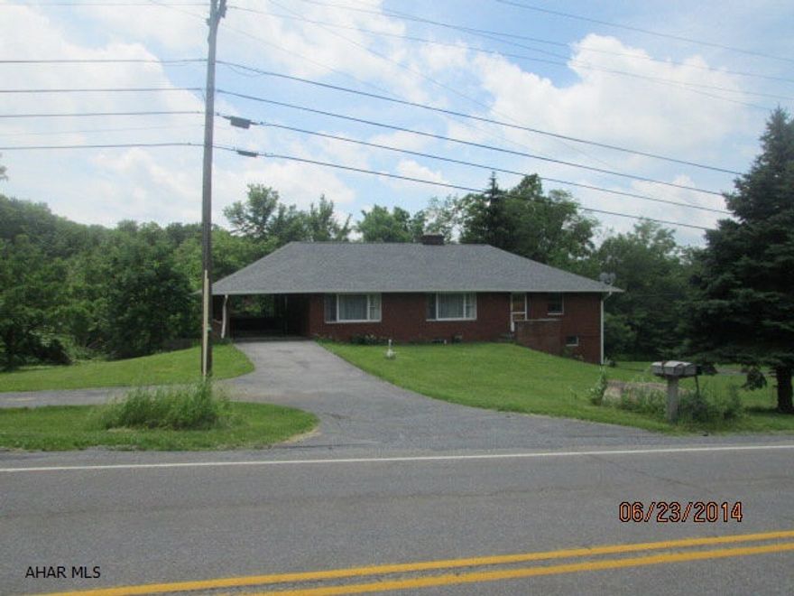 BASEMENT SET UP FOR RENTAL APT. 2 HEAT OPTIONS ELECTRIC & OIL