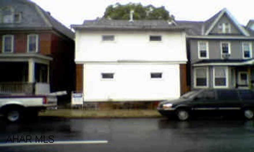 2.5 STORY DUPLEX. 3 BEDROOMS EACH UNIT. NEW ROOF, 2 NEW HIGH EFFECIENCY FURNACES, NEW HOT WATER HEATERS. INCLUDED 2 RANGES, 2 REFRIG. NEW CARPETING.