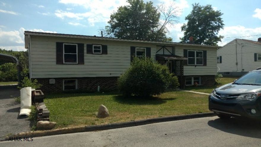 MOTIVATED SELLER! 3 bedroom 2 bath home in Bellwood Borough. This home is on a dead end street with a nice flat lot located near the high school! With some TLC this can be the home for you! Call listing agent today for your showing.