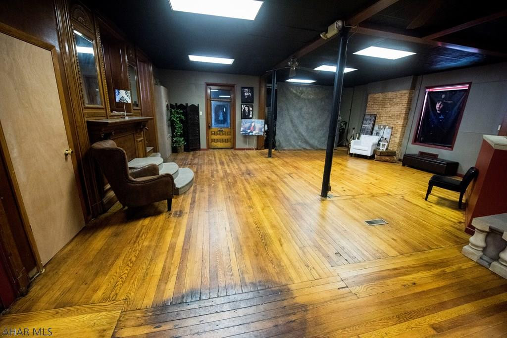 Unknown - Commercial Sale