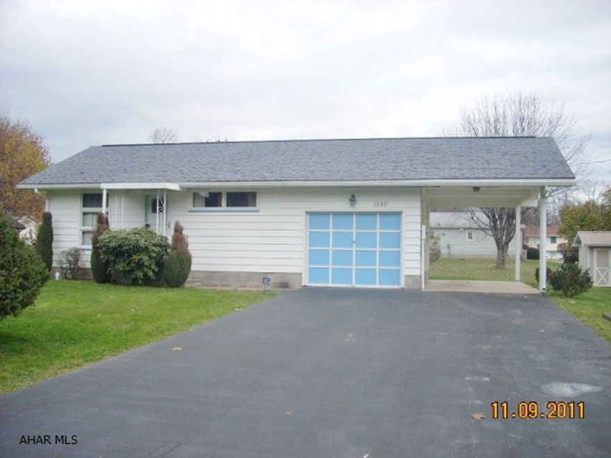 2 bedroom, 1 bath ranch home on large, flat lot in Foot of Ten. Hollidaysburg schools, carport, 1st floor laundry, appliances included. Great starter home or looking to downsize. Quiet country setting.