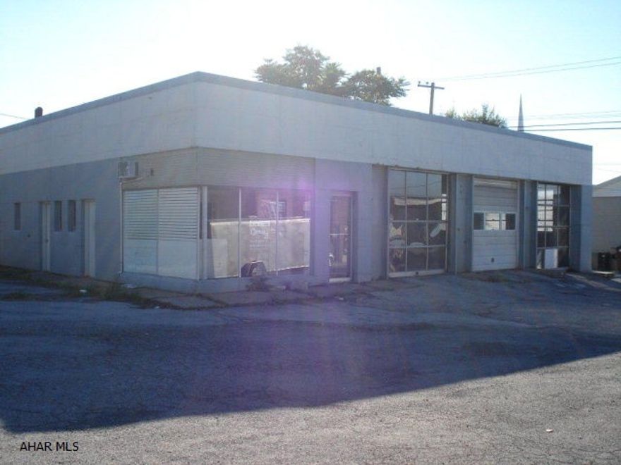 Great location- great commercial potential