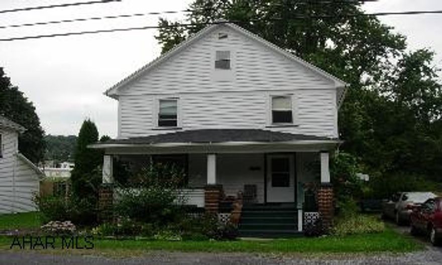 WELL MAINTAINED, NICELY LANDSCAPED 5 BEDROOM 2.5 STORY. 60X148 FOOT LOT. DECK. GREAT PROPERTY! ASK FOR JOHN DAVIDHIZAR FOR YOUR SHOWING 207-9808. SELLER TO FIND SUITABLE HOUSING.