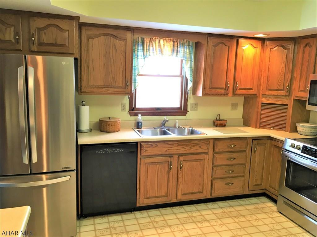 Lakewood Manor - Residential