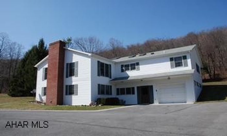 Large ranch home 7 bedroom 3 full  bath home secluded on 131.4 acres.