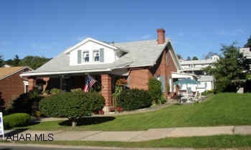 SUPER NICE HOME WITH NEW HICKORY KITCHEN, 2 BATH, FORMAL DINING ROOM. DOUBLE LOT. NEWER WINDOWS, WELL INSULATED, NEW ROOF. SHED/WORKSHOP COULD BE 1 CAR GARAGE. PERGO FLOOR IN KITCHEN, SOUND SYSTEM THROUGHOUT. TONS OF STORAGE SPACE. HOME WARRANTY INCLUDED.