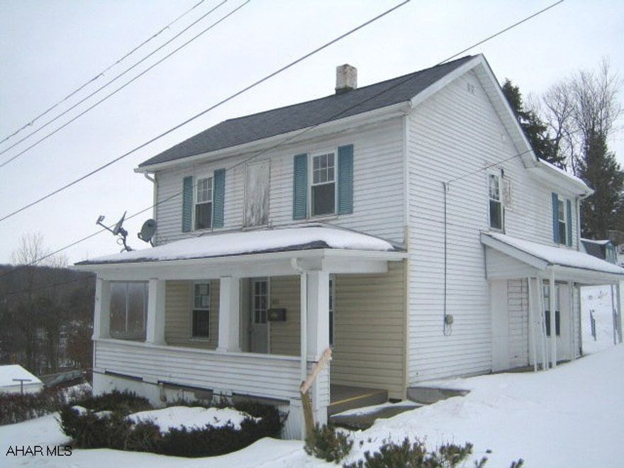 Lilly Boro - Nice 3 bedroom,1 bath home. Very nice eat-in kitchen, living room and formal dining room. Property is sold as-is. Seller will make no repairs. Offer must be submitted through HUD approved broker.