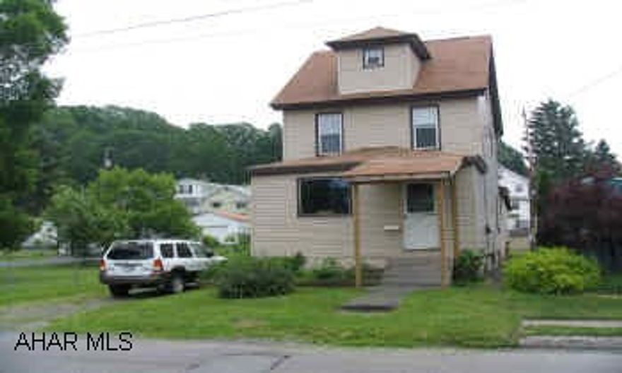 Great Starter Home or Investment Property!! 2 Bedrooms,1 Bath, Living Room, Dining Room, Newer  Siding, Roof & Windows, Central Air, 1 Car Detached Garage, Triple Lot!! Great Starter Home or Investment Property!! 2 Bedrooms,1 Bath, Living Room, Dining Room, Newer  Siding, Roof & Windows, Central Air, 1 Car Detached Garage, Triple Lot!!