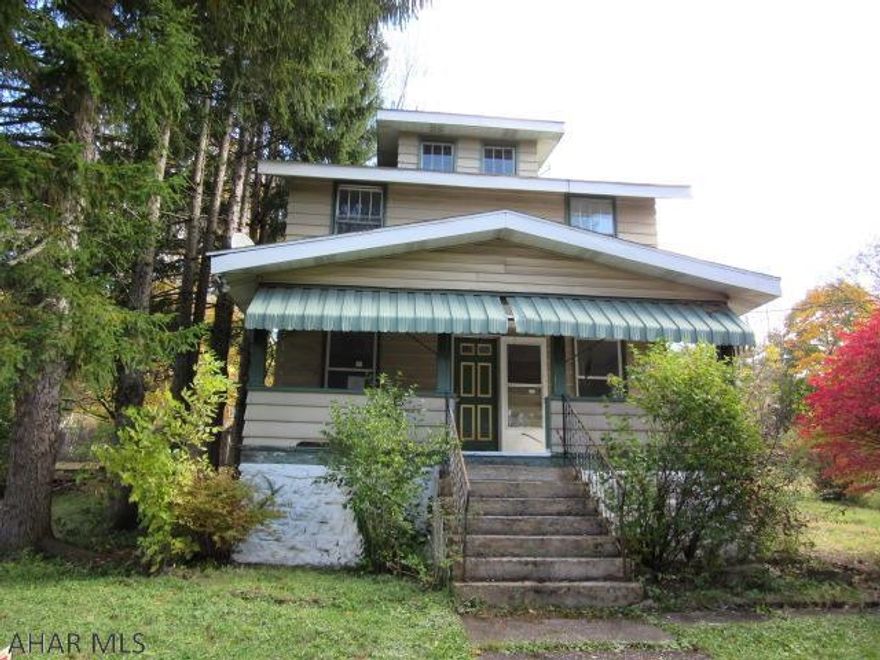 This property eligible under Freddie Mac First Look Initiative through 12/20/2018, call agent for details of First Look, Seller will not complete any repairs to the subject property, either lender or buyer requested.  The property is sold in AS IS condition