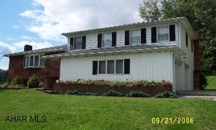 Tri-level, large rooms.