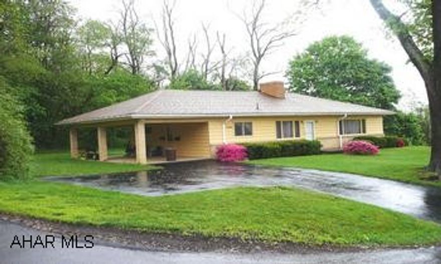 ONE STORY HOME WITH OVERSIZED PARCEL OF LAND NEW MECHANICS, HARDWOOD FLOORS, KNOTTY PINE FAMILY ROOM, WOODED LOT, 2 FIREPLACES.