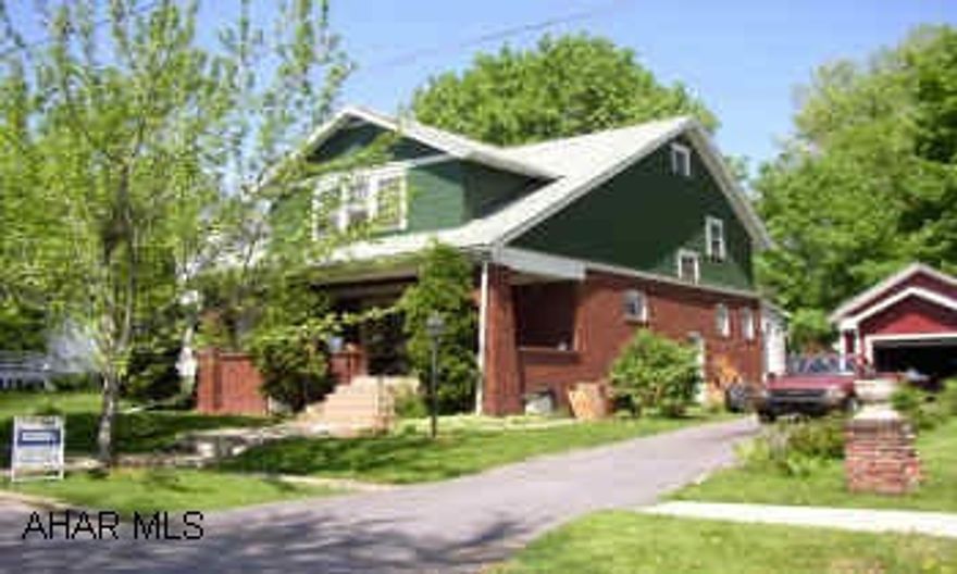 2.5 STORY BRICK IN LLYSWEN. ONE BLOCK FROM BAKER SCHOOL.