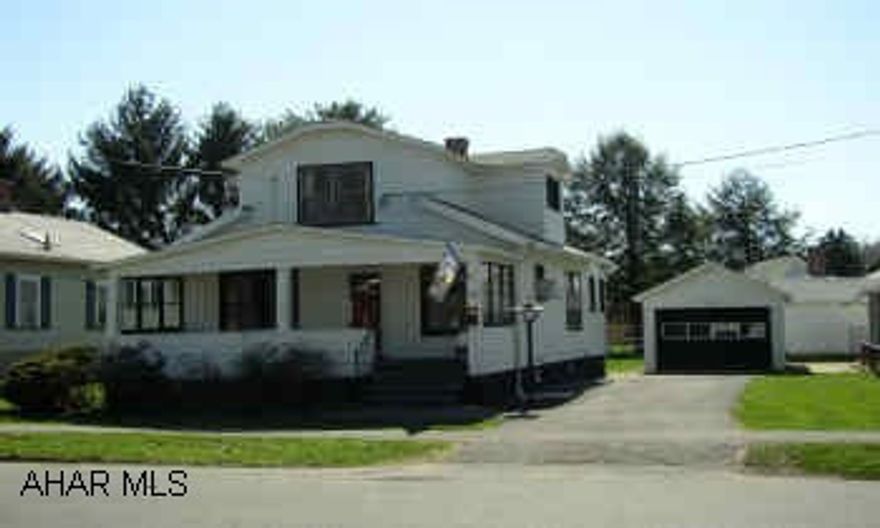 ALTOONA, LLYSWEN AREA.  BAKER SCHOOLS.  REFURBISHED INTERIOR.