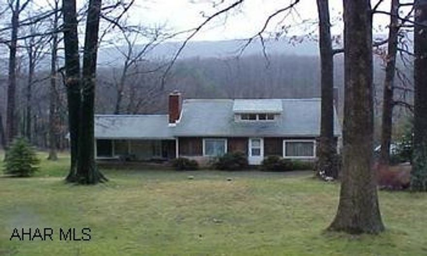 Well Has UV Light, Large Garage & Work Shop in Rear -Oak Kitchen, Wood Burner Fireplace,1st Floor Laundry on 1 Acre. Well Has UV Light, Large Garage & Work Shop in Rear -Oak Kitchen, Wood Burner Fireplace,1st Floor Laundry on 1 Acre.